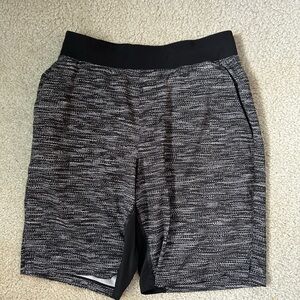 Lululemon Athletica Black and Gray Athletic Shorts Men’s small